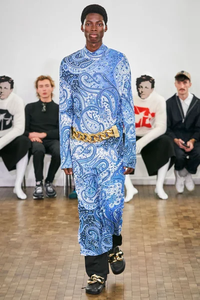 Look 15